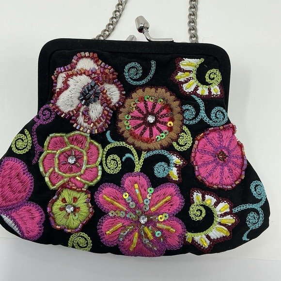 Vera Bradley Handbags - Vera Bradley 25th Anniversary Beaded Embroidered Kisslock Petite Clutch Perfect